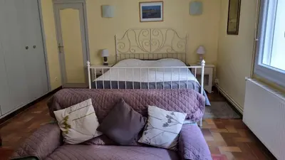 Un ou plusieurs lits dans un hébergement de l'établissement Beau logement autonome à 15 mn du centre de Dijon