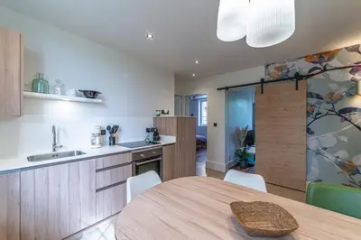 Cuisine ou kitchenette dans l'établissement Le Jungle - Appt pour 6 avec parking privé