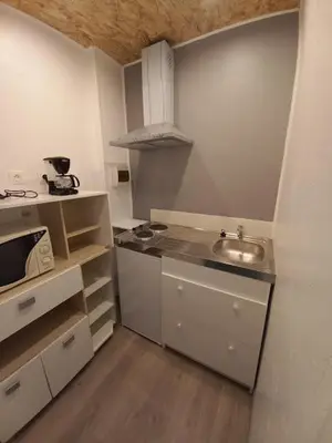 Cuisine ou kitchenette dans l'établissement Gîte du Solnan