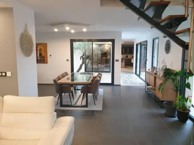 Coin salon dans l'établissement location villa moderne piscine