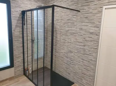 Salle de bains dans l'établissement location villa moderne piscine