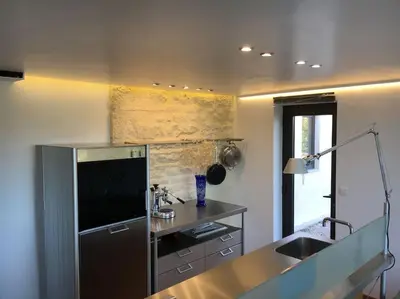 Cuisine ou kitchenette dans l'établissement Ancient house in modern style with large pool