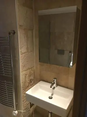 Salle de bains dans l'établissement Ancient house in modern style with large pool