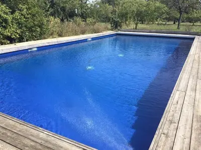 Piscine de l'établissement Ancient house in modern style with large pool ou située à proximité