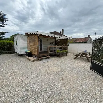 Mobilhome situé côté ville et côté campagne