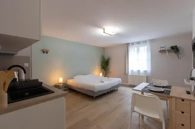 Un ou plusieurs lits dans un hébergement de l'établissement Appart'Hotel Tournusien