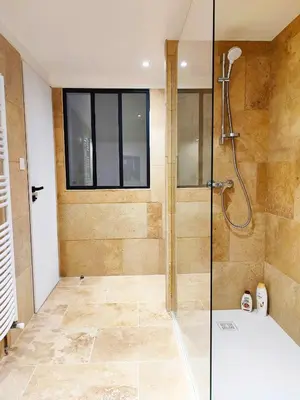 Salle de bains dans l'établissement L'Authentique - Pommard