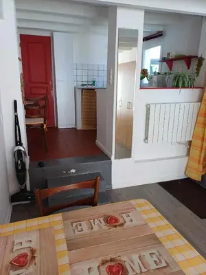 Cuisine ou kitchenette dans l'établissement Studio meublé