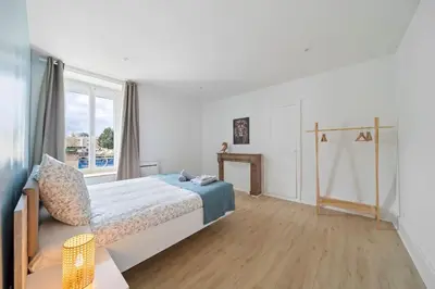 Un ou plusieurs lits dans un hébergement de l'établissement Lion King Appart 65 m2 tout inclus, rénové, Calme, parking facile