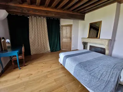 Un ou plusieurs lits dans un hébergement de l'établissement Suite parentale privée avec salle de bain