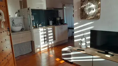 Cuisine ou kitchenette dans l'établissement Petit gîte de Montassin