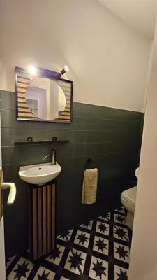 Salle de bains dans l'établissement Auberge de la Marine