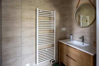 Salle de bains dans l'établissement Auberge du Molveau