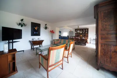 Télévision ou salle de divertissement dans l'établissement Au bord de La Saône - Maison pour 6 avec jardin