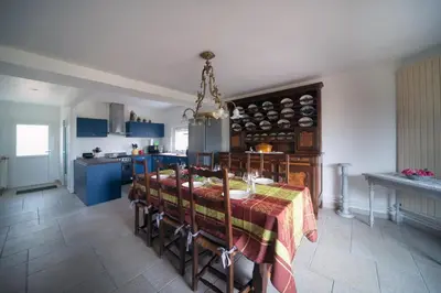 Cuisine ou kitchenette dans l'établissement Au bord de La Saône - Maison pour 6 avec jardin