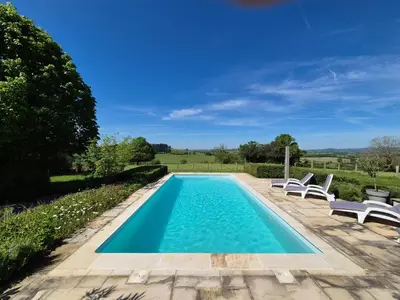 Piscine de l'établissement Le Theureau Gîte voor 6 personen ou située à proximité