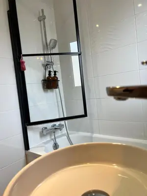 Salle de bains dans l'établissement Le Bellevue - Gare & Les Jardins Darcy - T3 - Parking Free