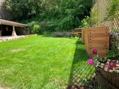 Jardin de l'établissement Maison les Bleuets - Hot tub