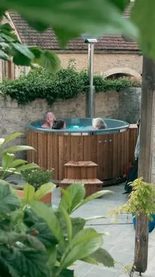 Jardin de l'établissement Maison les Bleuets - Hot tub