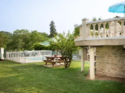 Piscine de l'établissement Holiday Home Le Noyer by Interhome ou située à proximité