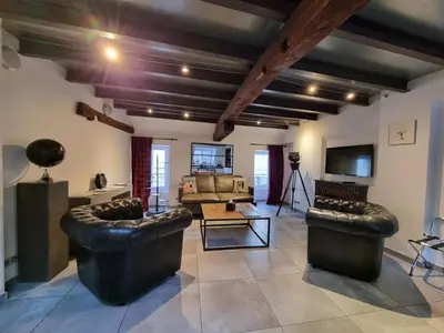 Télévision ou salle de divertissement dans l'établissement La Maison de Maurice