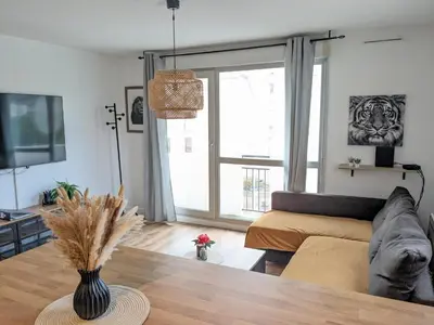 Télévision ou salle de divertissement dans l'établissement Le Clairvaux - Proche centre avec 1 place en parking souterrain