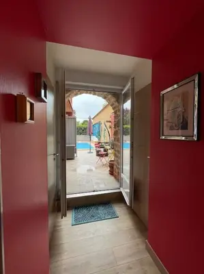 Piscine de l'établissement Le Tropical Mâconnais de Miss K ou située à proximité