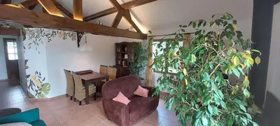 Coin salon dans l'établissement Gîte La Chaume