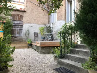 Jardin de l'établissement L'Essentiel
