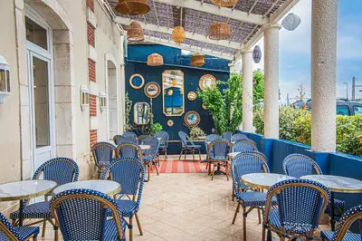 Coin salon dans l'établissement Hôtel de France - Beaune