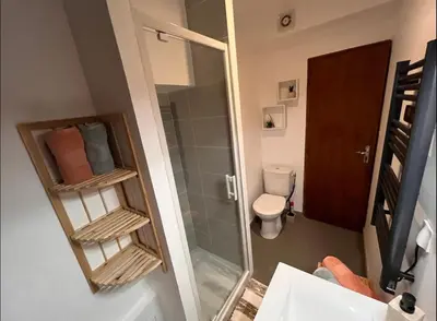 Salle de bains dans l'établissement Studio cosy, cité gastronomique