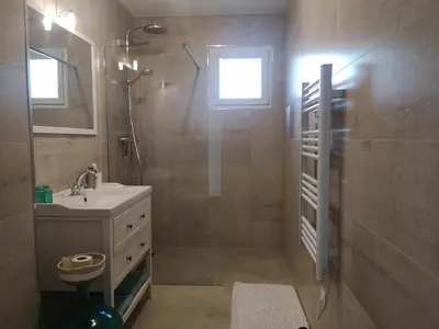 Salle de bains dans l'établissement le bonheur est dans le prè