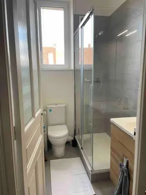 Salle de bains dans l'établissement La Vie Dijonnaise