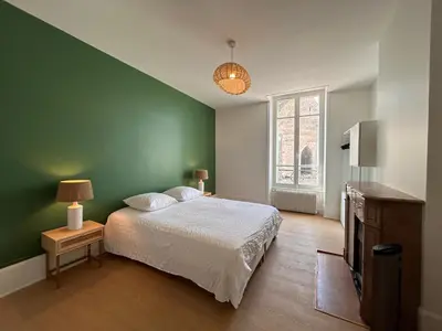 Un ou plusieurs lits dans un hébergement de l'établissement Chez Romain - Appartement au coeur de Meursault