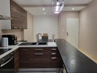 Cuisine ou kitchenette dans l'établissement Gite Le Creusot - 4 Chambres individuelles