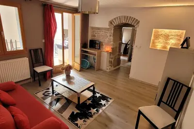 Cuisine ou kitchenette dans l'établissement Appartement duplex avec balcons