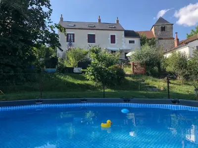 Piscine de l'établissement Manoir Bnburgundy 8 P ou située à proximité