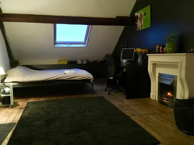 Un ou plusieurs lits dans un hébergement de l'établissement Manoir Bnburgundy 8 P