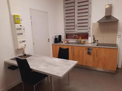 Cuisine ou kitchenette dans l'établissement Grand studio au calme - Dijon centre