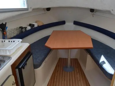 Cuisine ou kitchenette dans l'établissement Séjour Insolite sur Bateau à Digoin - API-1-46-9