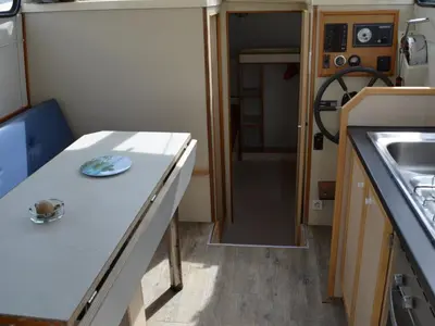 Cuisine ou kitchenette dans l'établissement Séjour exclusif à bord du Triton 860 Fly - API-1-46-16