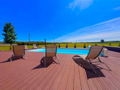 Piscine de l'établissement gite le montrambert ou située à proximité