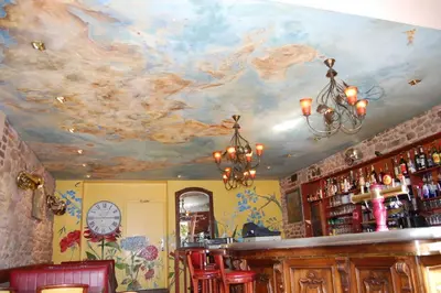Salon ou bar de l'établissement Hôtel Restaurant La Belle Epoque