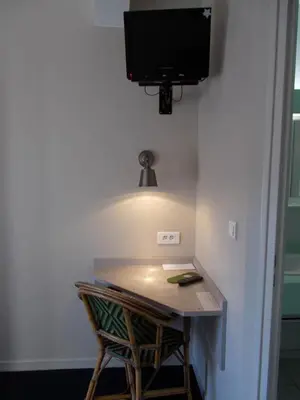 Télévision ou salle de divertissement dans l'établissement Hôtel Restaurant La Belle Epoque