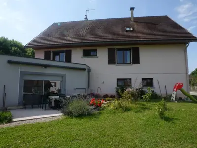 Jardin de l'établissement Gîte La Meule climatisé