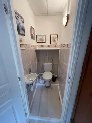 Salle de bains dans l'établissement Maison avec terrasse avec vue sur la Reculée