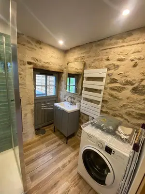 Salle de bains dans l'établissement La maison Colombe