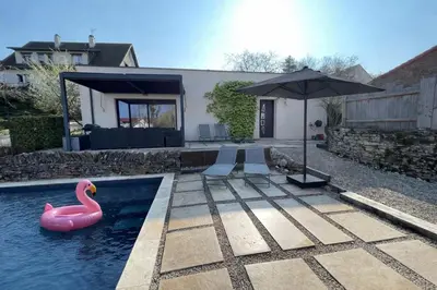 Piscine de l'établissement La Maison de la Mare ou située à proximité