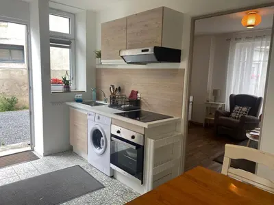 Cuisine ou kitchenette dans l'établissement Petite maison dans le Morvan