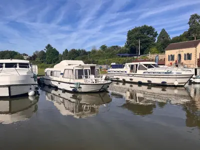 Vue sur la rivière ou le fleuve situé(e) à proximité de le bateau